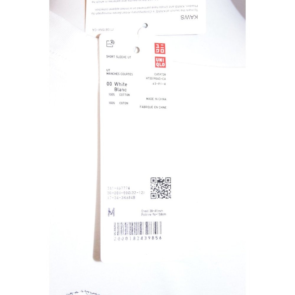 Uniqlo x KAWS T-Shirt - Picture 2 of 12